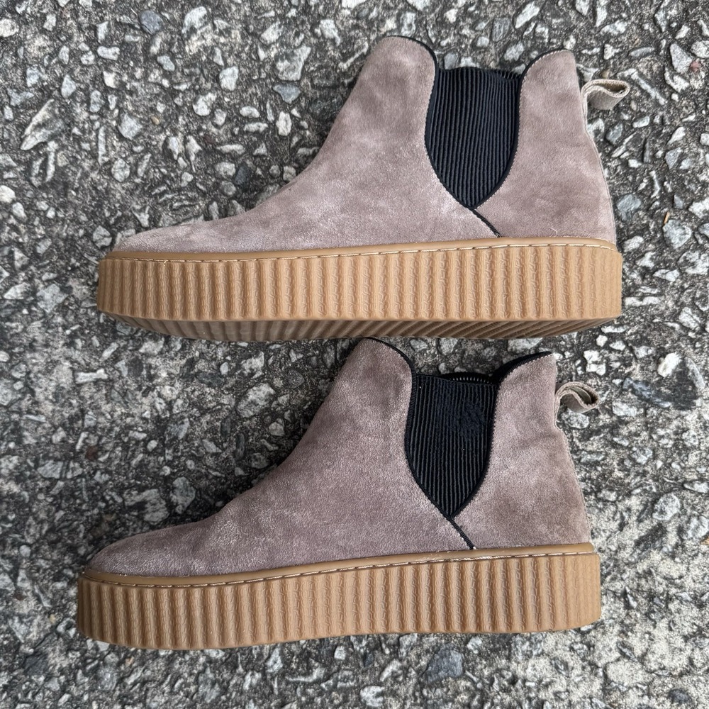 J Slides Chelsea Sneaker Bootie Women's 8.5 Taupe Suede With Platform Gum Sole - Picture 6 of 9